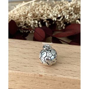 Collier orné d'un pendentif ballon de foot doré - Bijoux de Mode