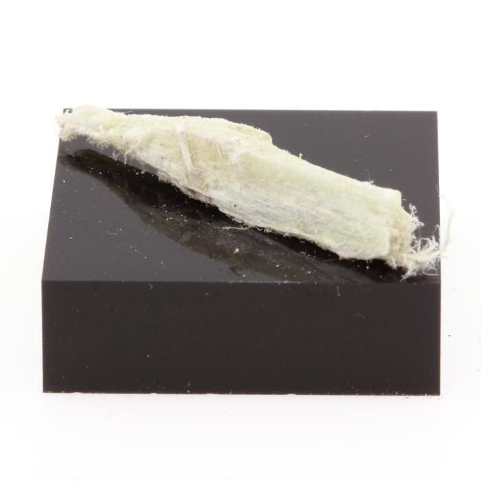 Pierre-Byssolite. 7.8 cts. Thetford Mines, Québec, Canada