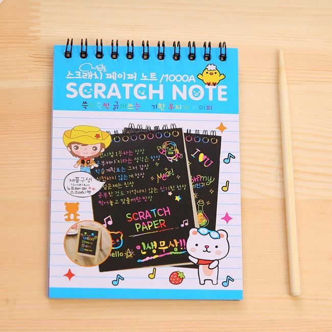 Lot de 4 carnets de dessin à gratter pour enfants, grand papier à dessin arc-en-ciel pour enfants (avec 4 stylets en bois et 4 pochoirs à dessin