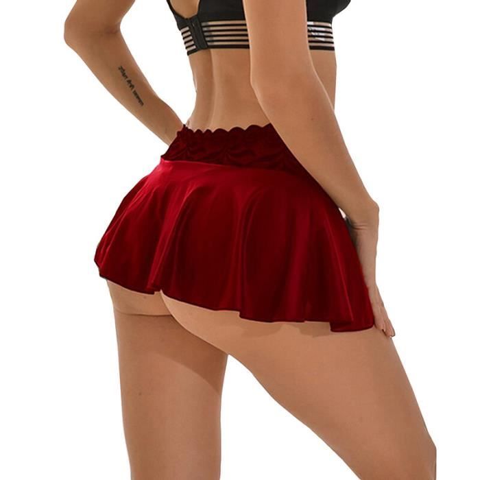 Femme en mini tres courte 2025