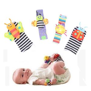2pcs Poignet et 2pcs Chaussettes Oyfel Chaussette Poignet avec Jouet dEveil Hochet pour Bébé en Peluche Education Montessori pour 0-6 Mois