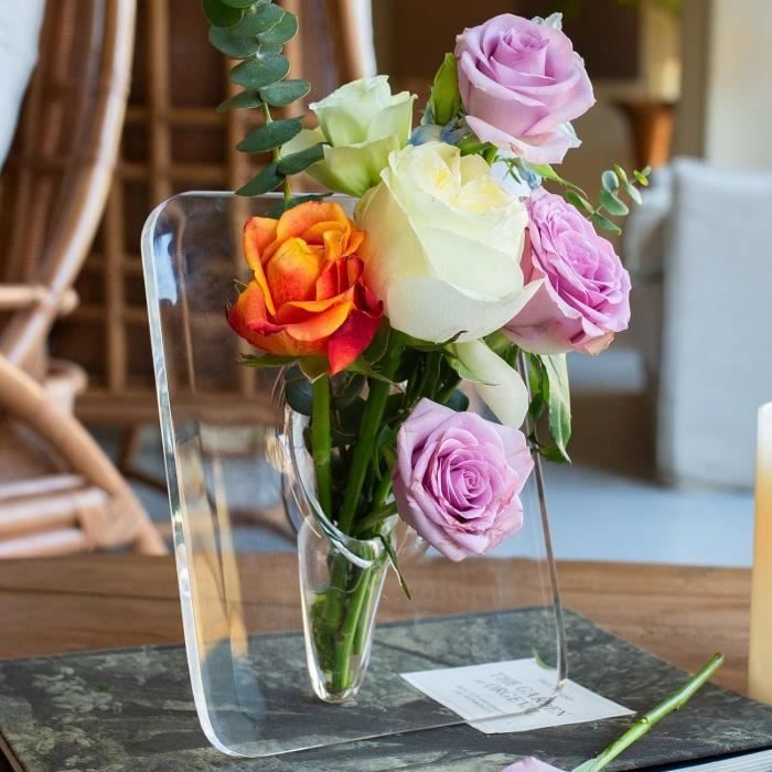 Apri La Confezione Regalo Con I Cuori Scoppiati Di Coriandoli San Valentino - Immagini