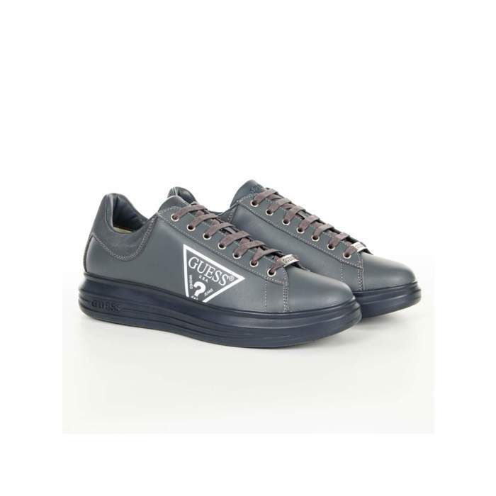 Guess top jeans sneakers