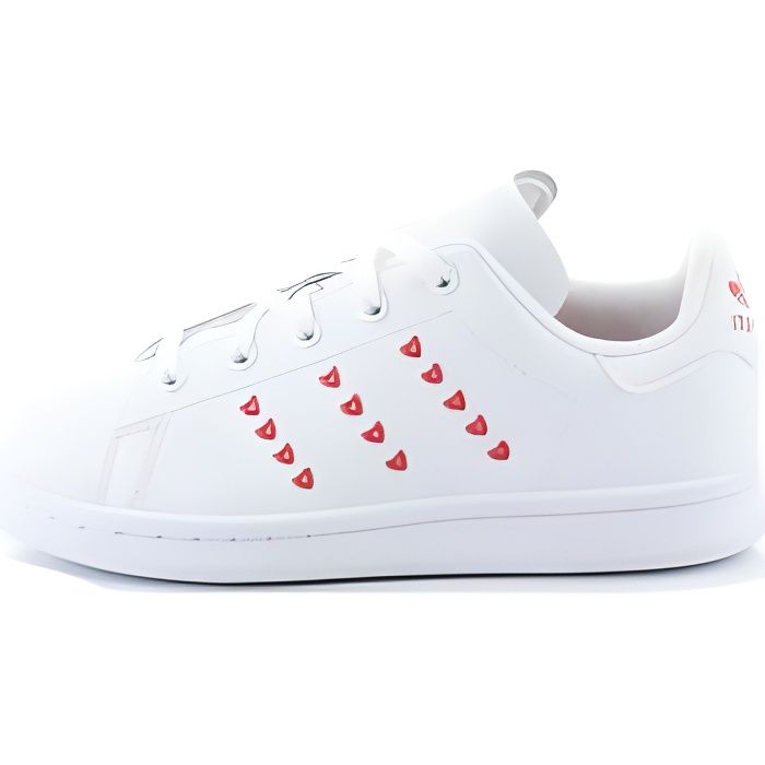 stan smith blanche coeur rouge