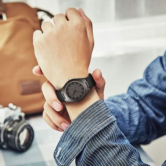 Montre en bois shop homme gravé