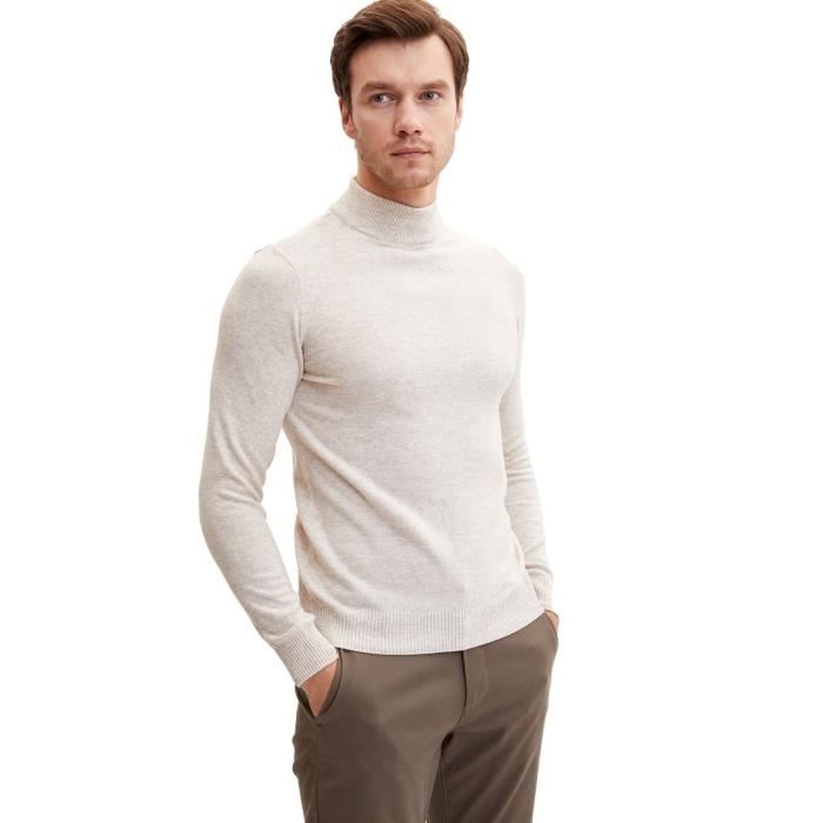 DeFacto Pull tricoté à col en V pour homme.