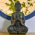 ZEN LIGHT Grande Statue Bouddha Méditation – Décoration Zen et Feng Shui – Spirituelle et Relaxante – Dimension : 15x34x H 37,5 cm –