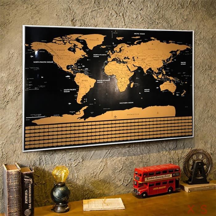 Carte du monde à gratter dorée et noire avec drapeaux en fond +