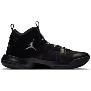 chaussure de basket noir jordan