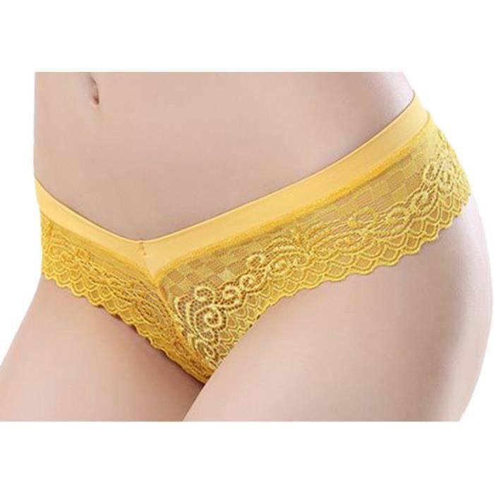 femme en slip dentelle
