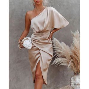 Robes cocktail grande best sale taille