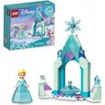 LEGO® 43199 Disney La Cour du Château d’Elsa, Jouet de Construction pour Enfants, Mini-Poupée Reine des Neiges 2 et Robe Diamant-0