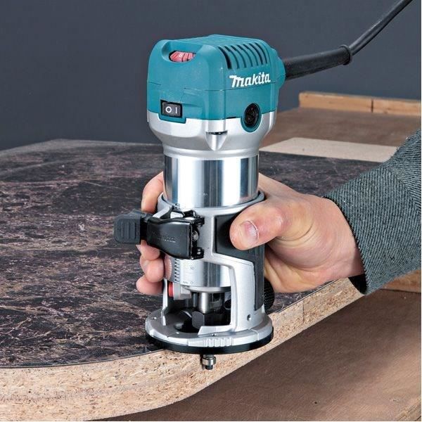 Makita RT0700CX3J - Affleureuse / défonceuse dans MAKPAC - 710W