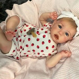 POUPÉE  Vêtements à la fraise 22 inches Bébé Reborn réali