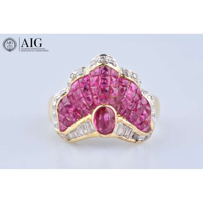 Bague En Or Jaune 18K Sertie D'un Rubis Et De Diamants - Taille 55.5 (env. 6.5) - Poids 2.9g
