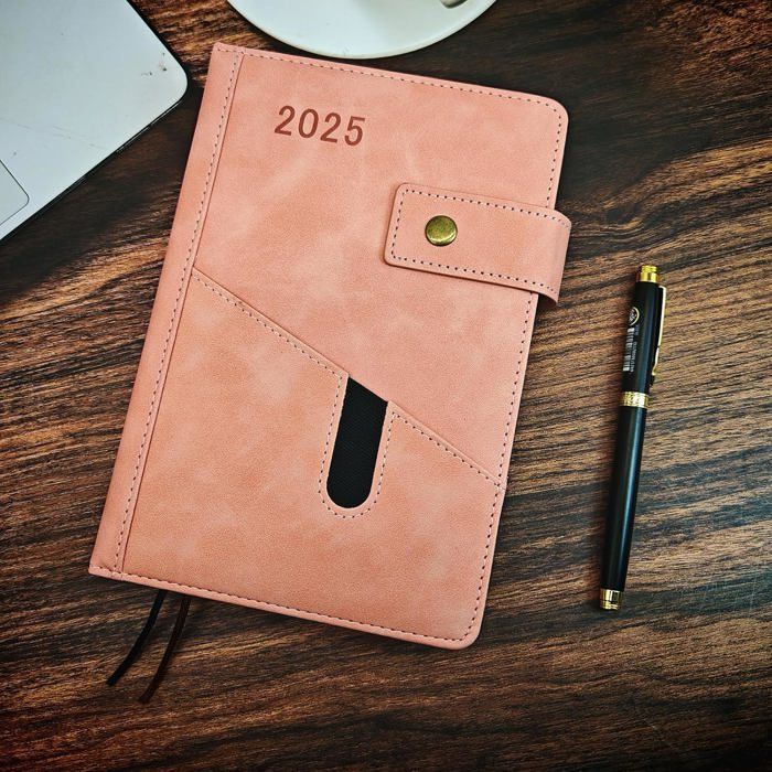Agenda 2025 A5 Jour Par Page - Couverture Rigide Similicuir - Organiseur Avec Poches Et Autocollants