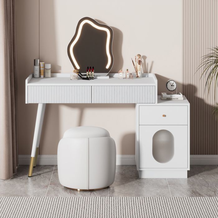 Coiffeuse blanche avec miroir LED 3 tiroirs spacieux et 1 porte. Dimensions : L100/H75/P40 cm (sans tabouret)