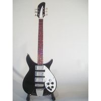 Guitare miniature Rickenbacker 325 Jet-Glo noire John Lennon Beatles