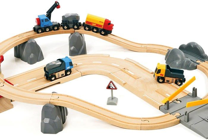 Circuit Rail Route Transport de Roches BRIO Coffret 33 pi ces