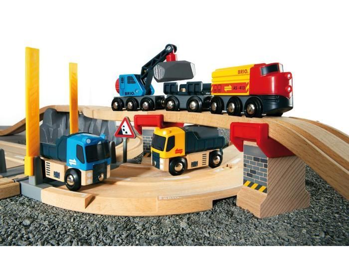 BRIO World 33210 Circuit Rail Transport De Roches – Train Bois 2 Niveaux + Grue Magnétique + Camions, 32 Pièces, Jouet Éducatif Enfant 3 Ans Et Plus, Imagination Sans Limite