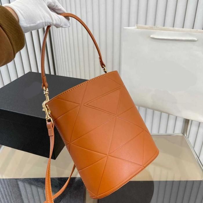 Sac à Main Furla Costanza - Rouge - Format Seau Moyen - Fourre-tout à Cordon De Serrage - Neuf Avec étiquettes