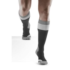 CHAUSSETTES DE RANDONNÉE Chaussettes de compression de randonnée en mérinos légères CEP Compression - stonegrey/grey - Taille 5