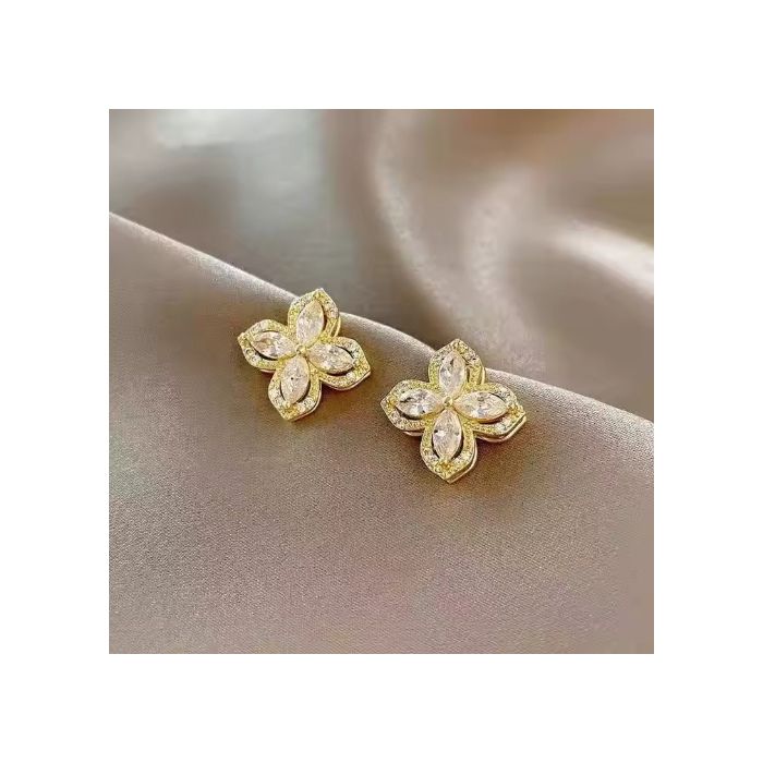 4PCS/Set Accessoire de luxe 18K Ensemble de bijoux en acier inoxydable plaqué or avec bague en forme de trèfle pour femmes - Chine Ensembles de bijoux pour femmes et ensembles de bijoux