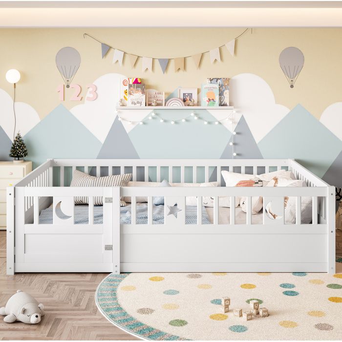 Lit enfant 140 x 190 cm EVRYAE avec barriere de securite et porte verrouillable etoile lune bois de pin blanc