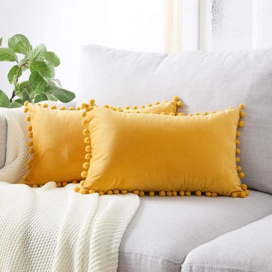 2 housse coussin 40x60 moutarde en velours brillant avec boule décor scandinave coussin salon intérieur décoratif canapé moderne