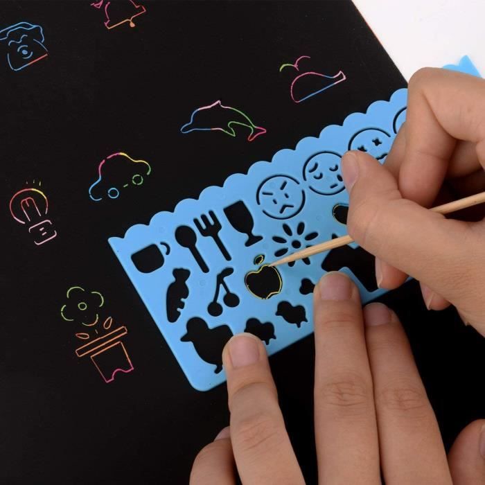 60 Feuilles Papier à Gratter Arc-en-Ciel Pour Enfants – Kit Créatif Avec 4 Pochoirs & 6 Stylos Bois, 13×19 Cm, Idée Cadeau Dessin Anti-Écran