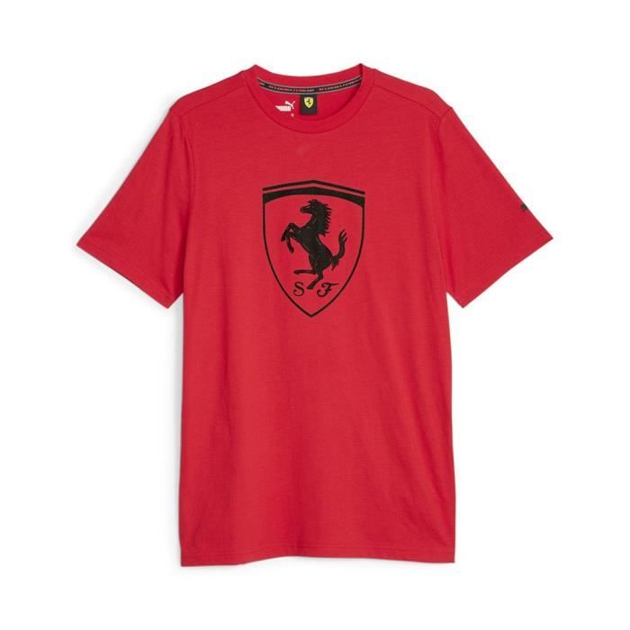 Ravivez votre garde-robe avec ce t-shirt inspiré du sport automobile, orné d´un grand imprimé tonal du bouclier Scuderia Ferrari sur