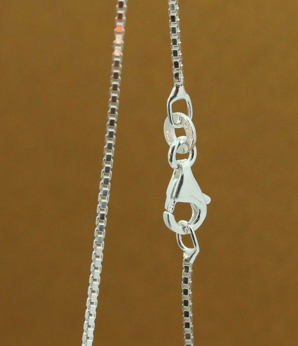 Petite chaine de cou en argent 925 massif maille vénitienne box carrée 1mm 50cm homme femme idéale pendentif Petite chaine de cou en argent 925 massif maille vénitienne box carrée 1mm 50cm homme femme idéale pendentif
