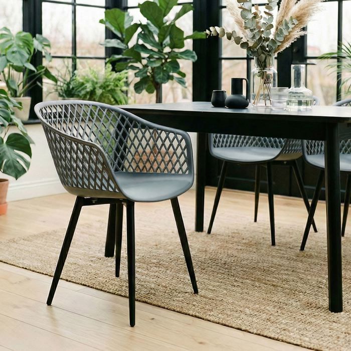 Lot de 4 chaises de salle à manger ou cuisine MADEIRA en plastique gris anthracite Lot de 4 chaises de salle à manger ou cuisine MADEIRA en plastique gris anthracite