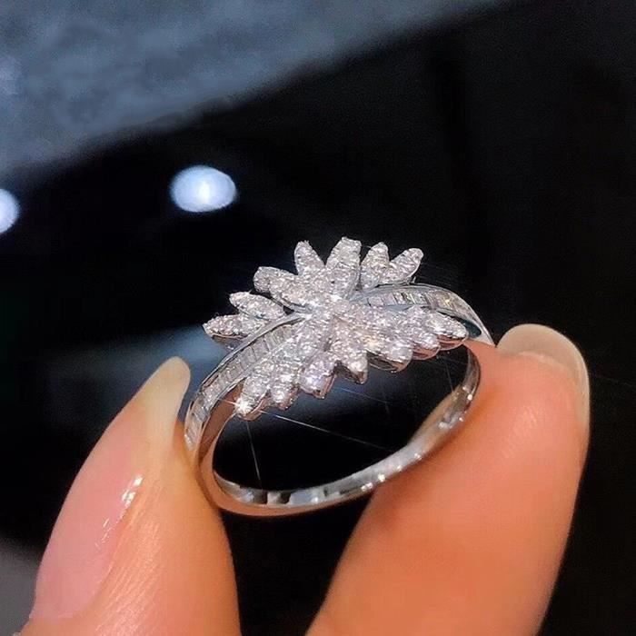 Bague Fleur En Cristal Oscar De La Renta - Métal Plaqué Or/pewter, Neuve Avec étiquettes - Prix D'origine 220$