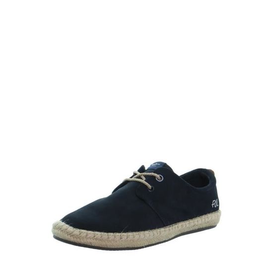 Ville des espadrilles sales