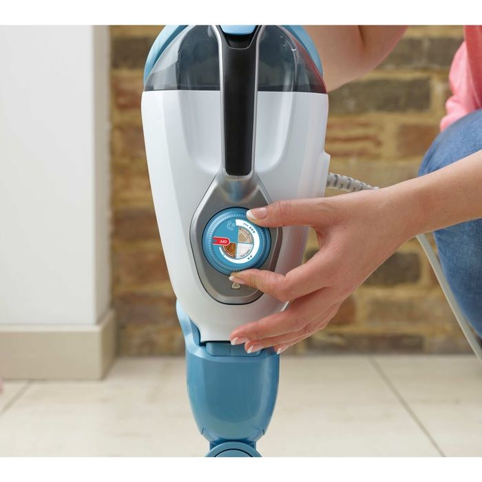 Balai Vapeur BLACK+DECKER 1600W - Nettoyage à La Vapeur Sans Produits Chimiques, 6 Accessoires Inclus
