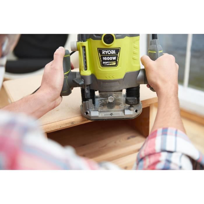 Défonceuse RYOBI 1600W – 10000-26000 Tr/min, Pinces 8/6 Mm, 5 Fraises Incluses