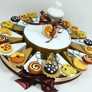 Faveurs De Mariage De Gateau D Anniversaire Keyring Snacks Sucres