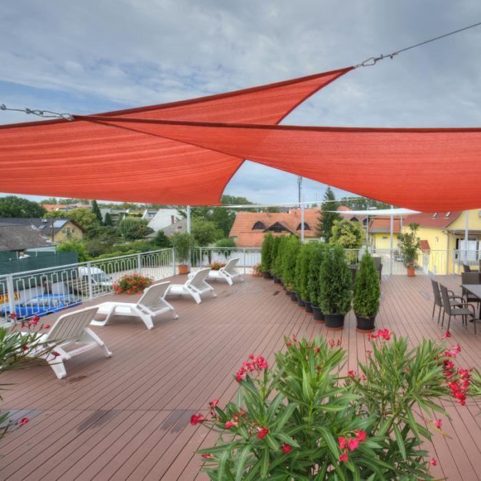 Montage Toile D Ombrage Triangulaire Voile D Ombrage Triangulaire 5 X 5 X 5 Metres Rouge Achat