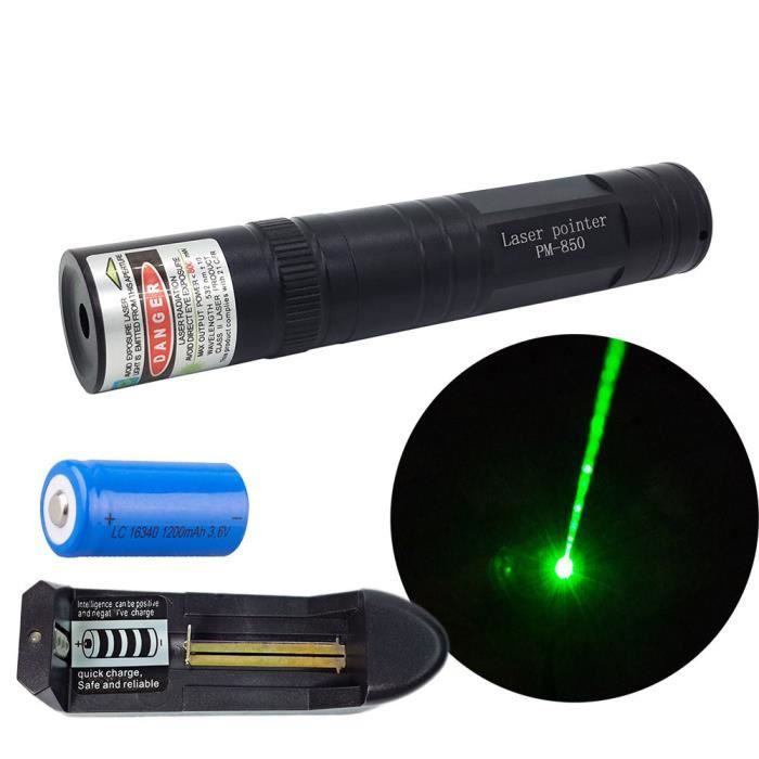 Ce Pointeur Laser Vert comprend une batterie au lithium intégrée,  rechargeable par USB.