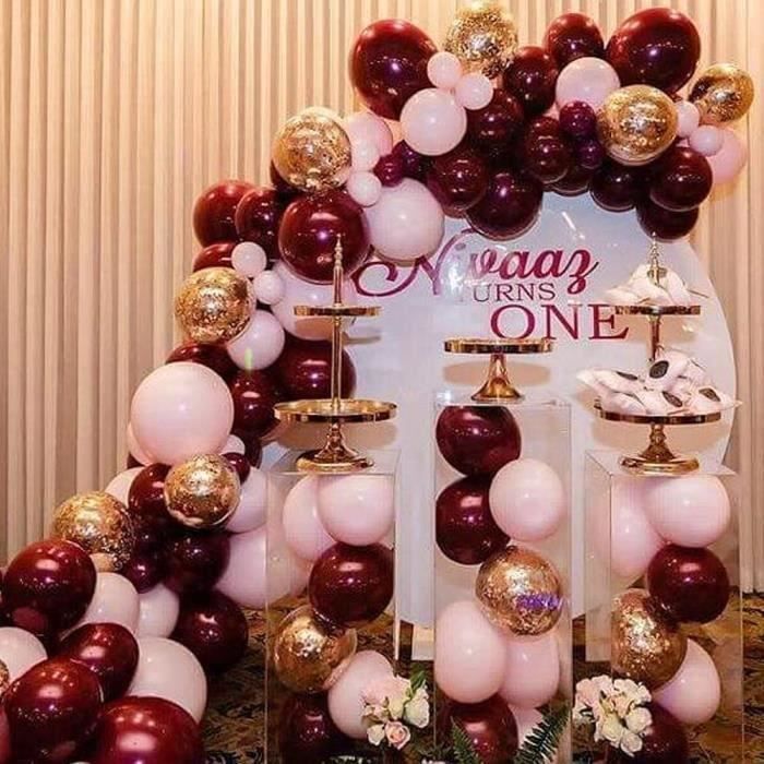 jolie arche de ballons rose gold pour Noël inspiration fêtes de fin d'année