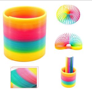 Mini jouets pour enfants Lot de 6 Baker Ross Mini ressorts arc-en-ciel pour enfants