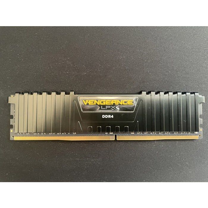 CORSAIR Barrette mémoire 8Go DIMM DDR4 Vengeance LPX PC4 19200 2400 Mhz Neuf - vue 5