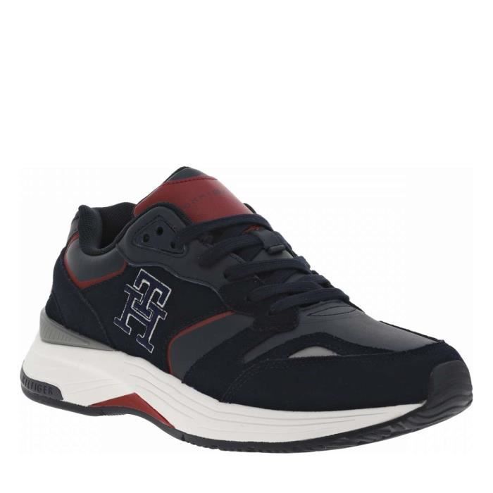 Sneakers compense top