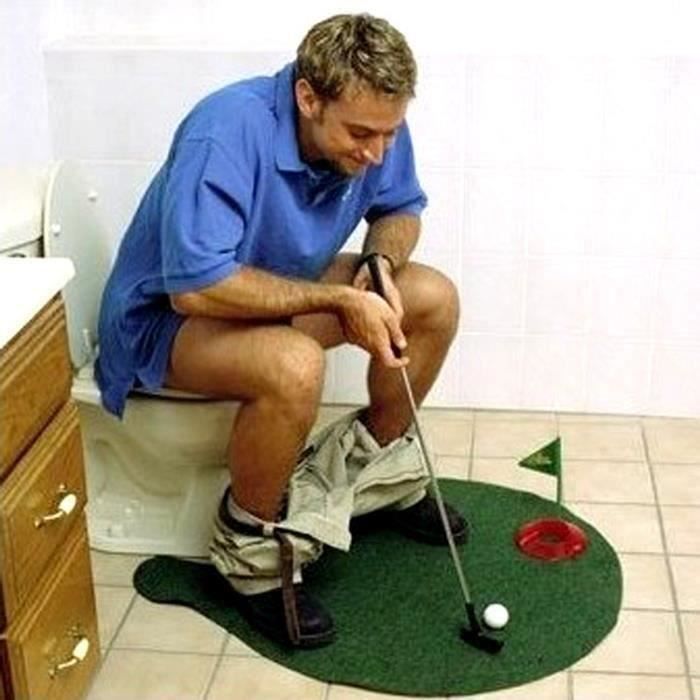 Ce mini golf pas cher pour toilettes aide à passer le temps