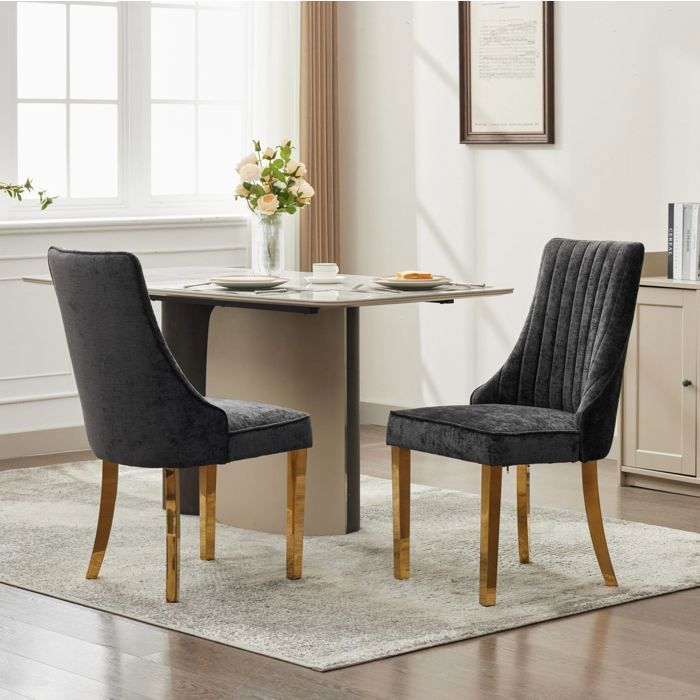 Lot de 2 chaises de salle à manger en chenille noires avec dossier haut pieds dorés en métal