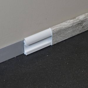 PLINTHE PVC Plinthe passe-câbles PVC 50 mm - Chêne de Wallonie