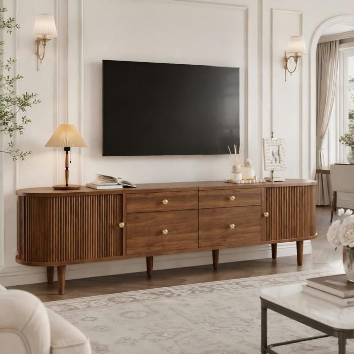 Meuble TV Bas Noyer Ulsam Bords Arrondis Relief Ondulé 3D Portes Coulissantes 4 Tiroirs Pieds en Bois