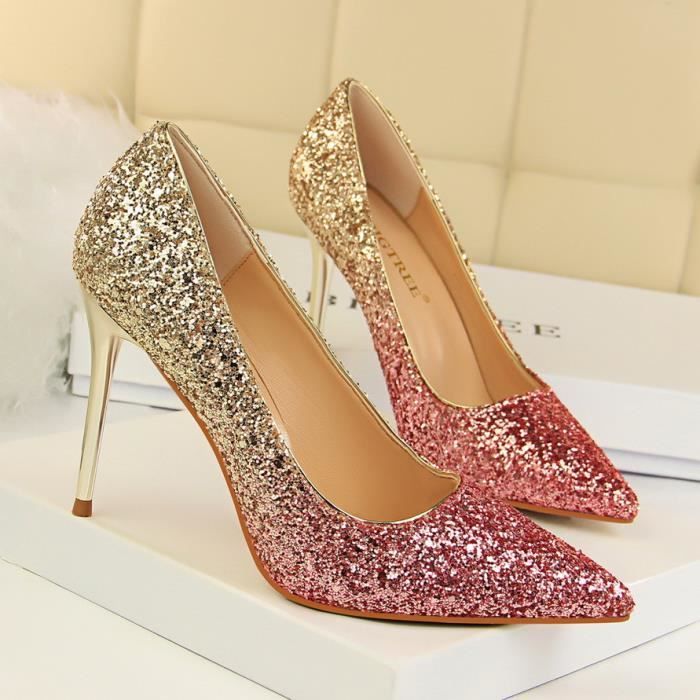 Escarpins à paillettes sales