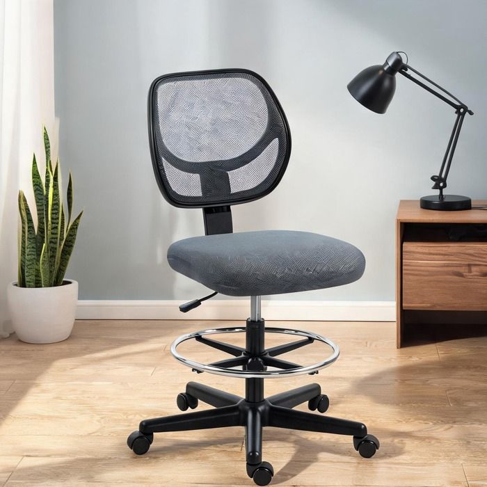 Fauteuil de bureau contemporain avec repose-pieds hauteur réglable et dossier en maille gris foncé